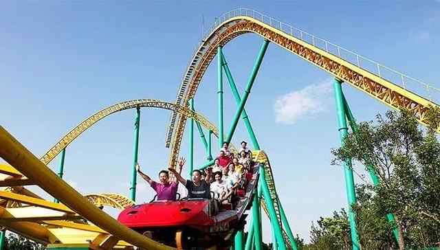 美国迪士尼乐园，美国迪士尼乐园有多好玩（最初是为了建成一座“法西斯的乌托邦”）