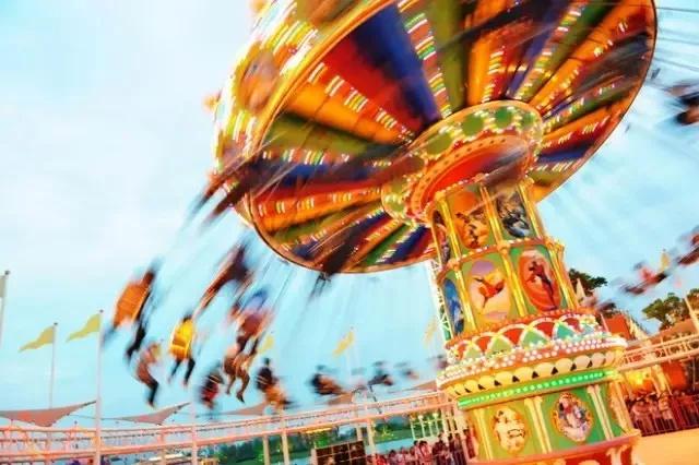 美国迪士尼乐园，美国迪士尼乐园有多好玩（最初是为了建成一座“法西斯的乌托邦”）