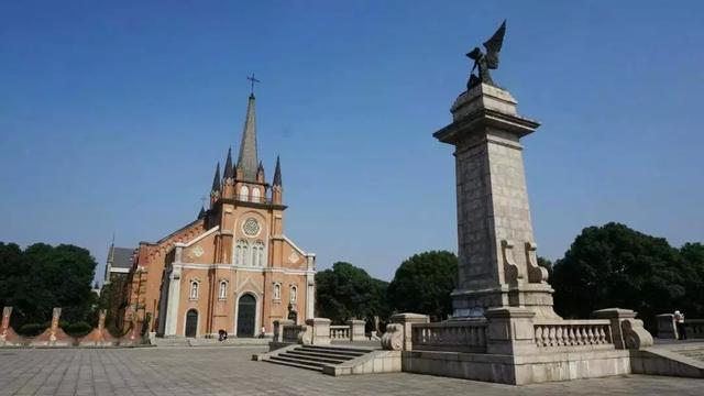 美国迪士尼乐园，美国迪士尼乐园有多好玩（最初是为了建成一座“法西斯的乌托邦”）