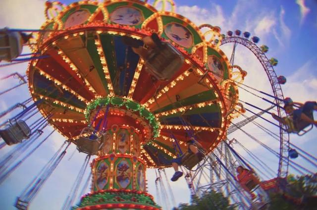 美国迪士尼乐园，美国迪士尼乐园有多好玩（最初是为了建成一座“法西斯的乌托邦”）