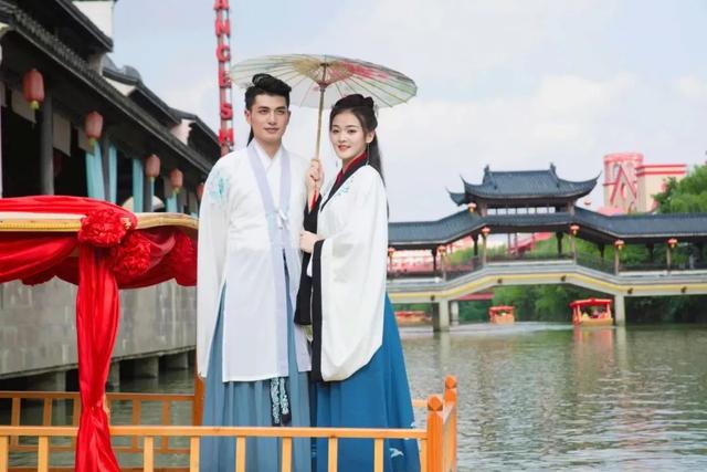 美国迪士尼乐园，美国迪士尼乐园有多好玩（最初是为了建成一座“法西斯的乌托邦”）