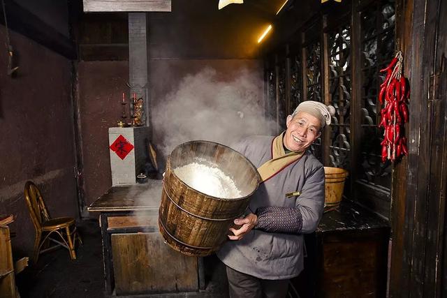 美国迪士尼乐园，美国迪士尼乐园有多好玩（最初是为了建成一座“法西斯的乌托邦”）