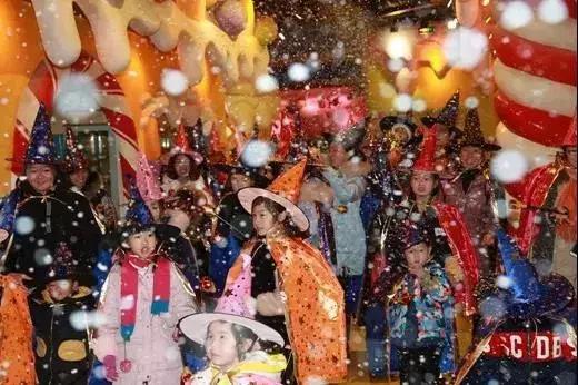 美国迪士尼乐园，美国迪士尼乐园有多好玩（最初是为了建成一座“法西斯的乌托邦”）