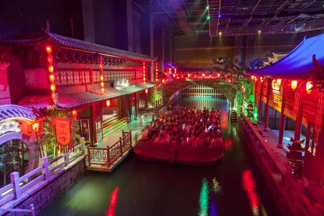 美国迪士尼乐园，美国迪士尼乐园有多好玩（最初是为了建成一座“法西斯的乌托邦”）