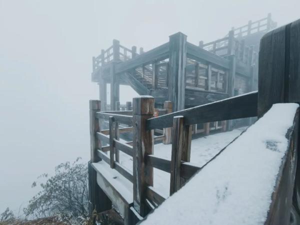 成都周边哪里下雪了，成都2023年第一场雪来啦