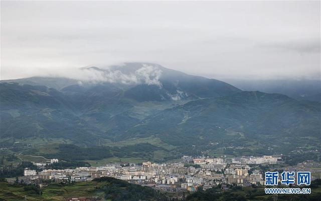 凉山昭觉全景图，鸟瞰大凉山腹地昭觉县