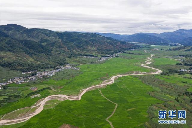 凉山昭觉全景图，鸟瞰大凉山腹地昭觉县