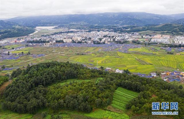 凉山昭觉全景图，鸟瞰大凉山腹地昭觉县