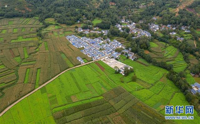 凉山昭觉全景图，鸟瞰大凉山腹地昭觉县
