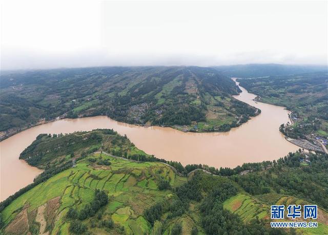 凉山昭觉全景图，鸟瞰大凉山腹地昭觉县