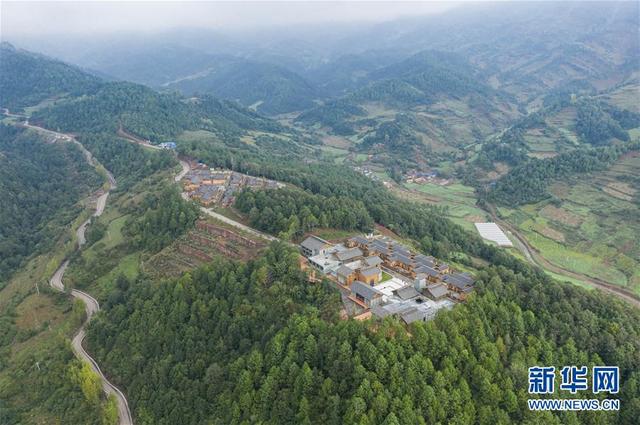 凉山昭觉全景图，鸟瞰大凉山腹地昭觉县
