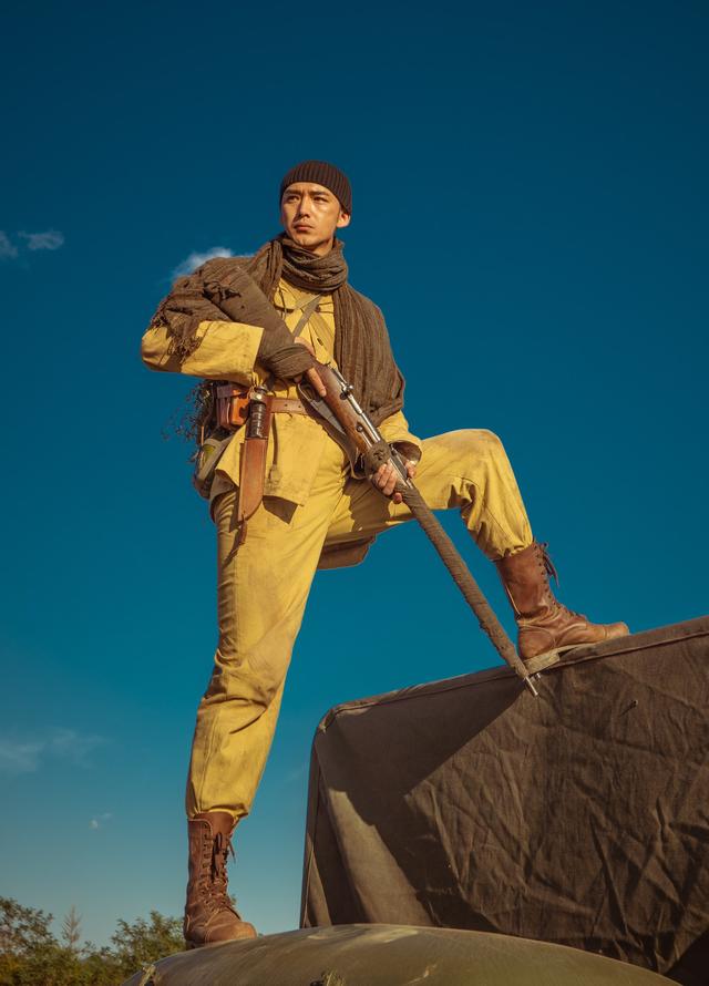 战火熔炉第五集服装，曲吉饰神枪手下线引人泪目