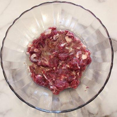 四川的青椒炒嫩牛肉，青椒炒牛肉家常做法