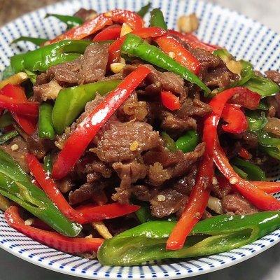 四川的青椒炒嫩牛肉，青椒炒牛肉家常做法