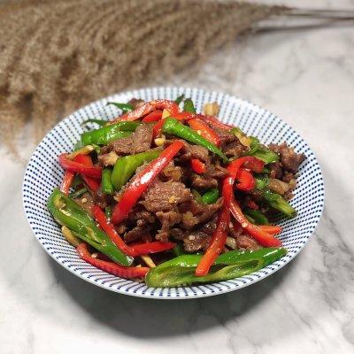 四川的青椒炒嫩牛肉，青椒炒牛肉家常做法