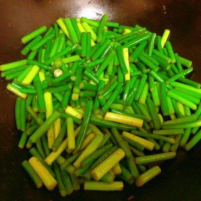 家常菜谱蒜苔炒鸡蛋，超级下饭无敌好吃的蒜苔炒鸡蛋