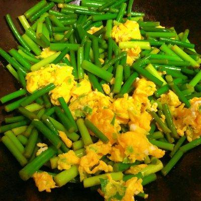 家常菜谱蒜苔炒鸡蛋，超级下饭无敌好吃的蒜苔炒鸡蛋