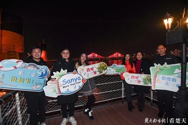 武汉江滩灯光秀，武汉江滩灯光秀主题（汤圆、红灯笼“刷屏”城市天际线）