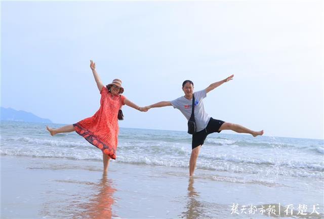 武汉江滩灯光秀，武汉江滩灯光秀主题（汤圆、红灯笼“刷屏”城市天际线）