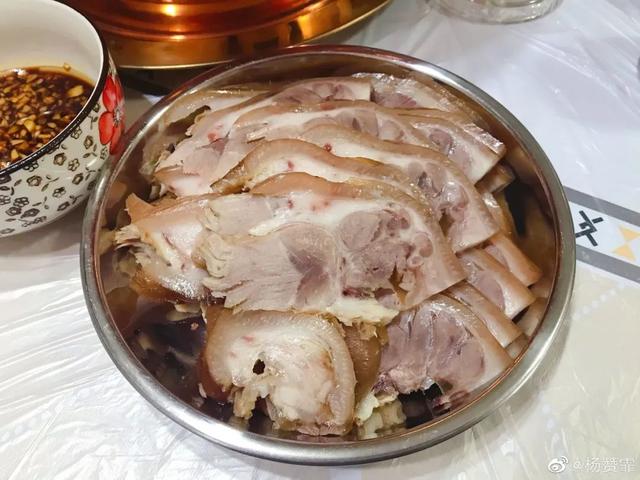 东北大锅菜怎样做，东北菜的高光时刻