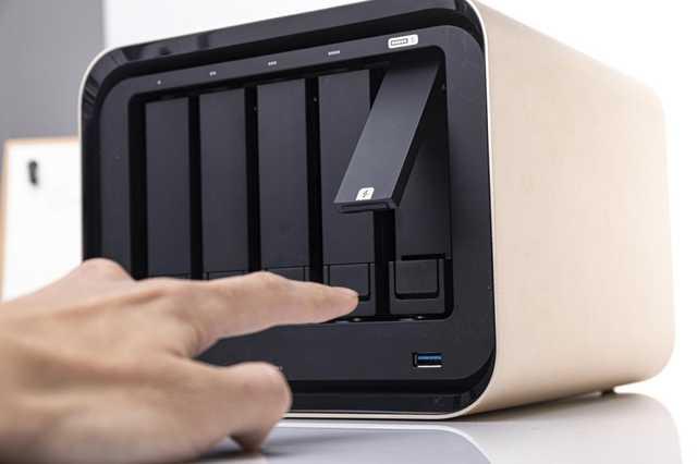 联想个人云存储x1支持的硬盘，海纳百川最大支持80TB