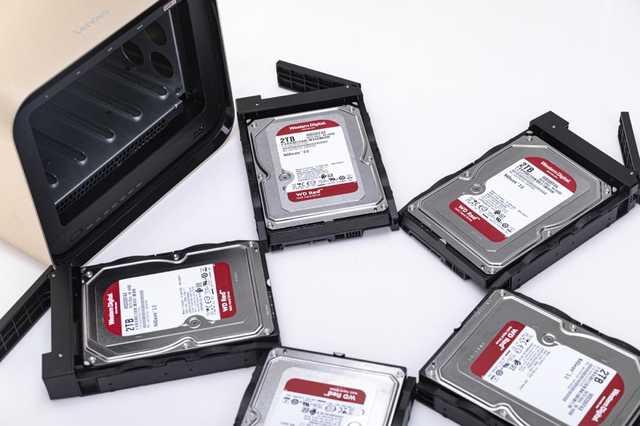 联想个人云存储x1支持的硬盘，海纳百川最大支持80TB