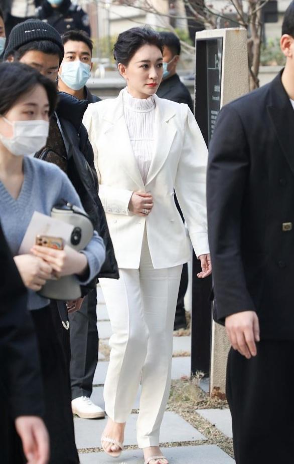 43岁李小冉真人照，43岁李小冉参加活动