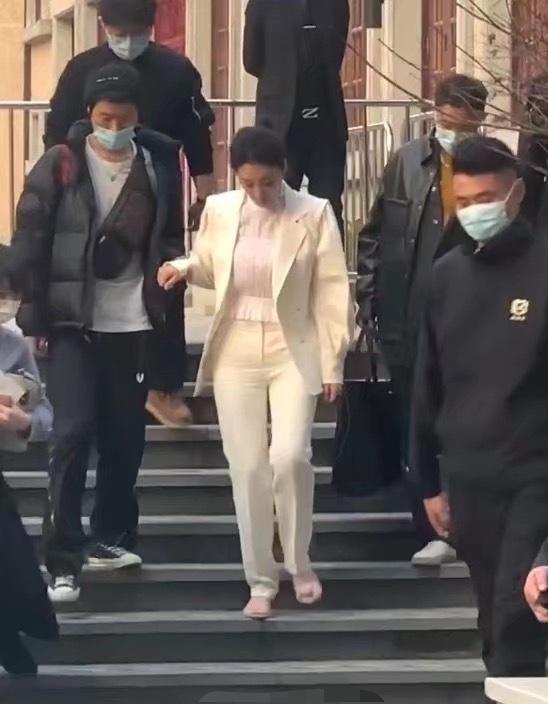 43岁李小冉真人照，43岁李小冉参加活动