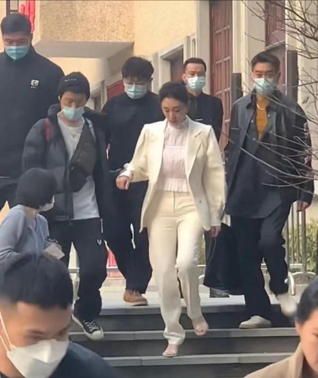 43岁李小冉真人照，43岁李小冉参加活动