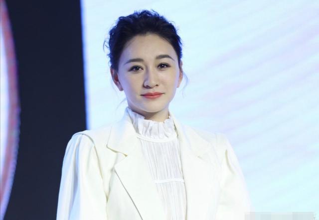 43岁李小冉真人照，43岁李小冉参加活动