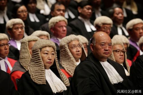 戴假发称呼法官为，港版法律（这群“洋法官”们才更应该上热搜）