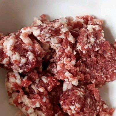 珍珠糯米丸子的家常做法，一拌一蒸、软糯鲜香颜值高