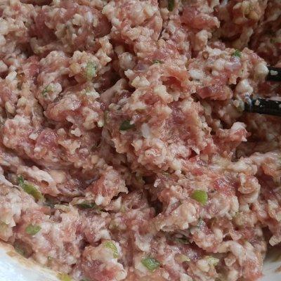 珍珠糯米丸子的家常做法，一拌一蒸、软糯鲜香颜值高