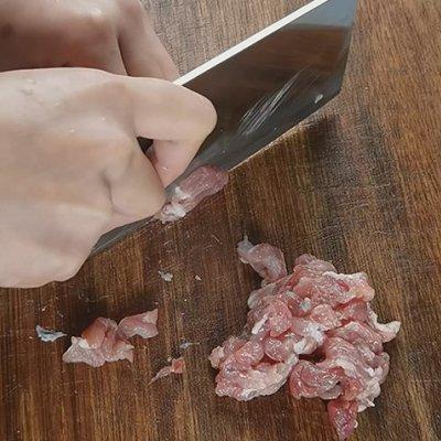 炒扁豆的家常做法，家常版扁豆炒肉的做法（为啥饭店的炒扁豆那么好吃）