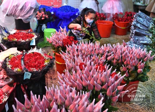 情人节送女孩什么礼物「吉镜头」大年初三情人节，鲜花你准备好了么？