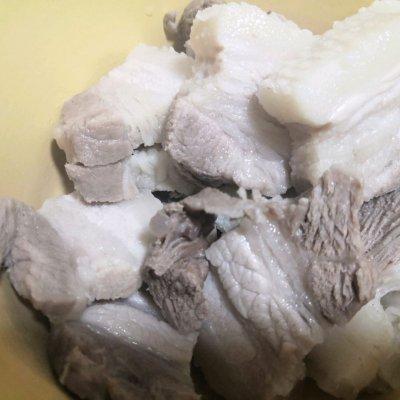 五花肉焖腐竹怎么焖才好吃，腐竹焖五花肉你这么做