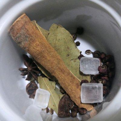 五花肉焖腐竹怎么焖才好吃，腐竹焖五花肉你这么做