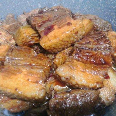 五花肉焖腐竹怎么焖才好吃，腐竹焖五花肉你这么做