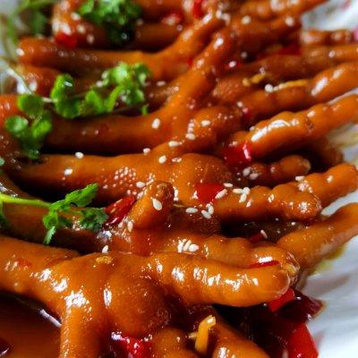  如何做红烧鸡爪好吃又简单，家常红烧鸡脚的做法？
