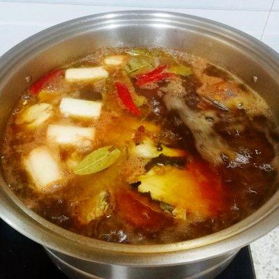 炖鱼头的家常做法，怎样炖鱼头最好吃（教你用鱼头煲一个药膳汤）