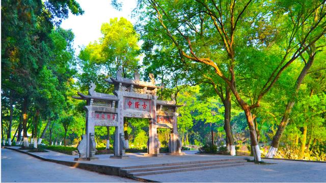 赤壁之战的故事，三国赤壁战役故事（刘备被曹操围攻孙权出手相救）