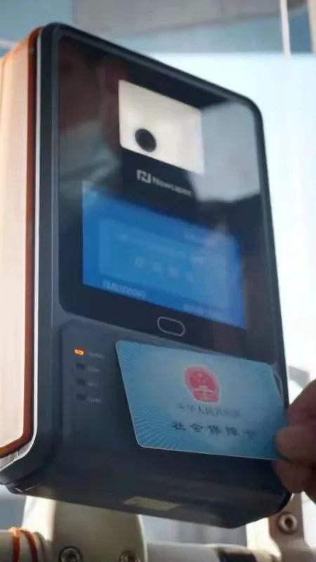 新鲜又便捷的交通工具，人民出行共享电单车