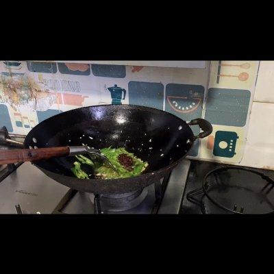 五花肉炒什么好吃，做出的爆炒五花肉越吃越香（怎么炒五花肉才嫩才好吃）