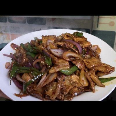 五花肉炒什么好吃，做出的爆炒五花肉越吃越香（怎么炒五花肉才嫩才好吃）