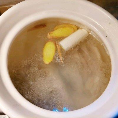 鱼头汤怎么做又浓又白，鱼头汤怎样做成奶白色（保证鱼汤浓白还不腥）