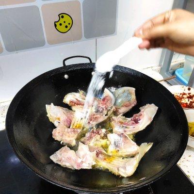 鱼头焖豆腐怎么焖的，老少皆宜的鱼头焖豆腐