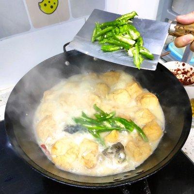 鱼头焖豆腐怎么焖的，老少皆宜的鱼头焖豆腐