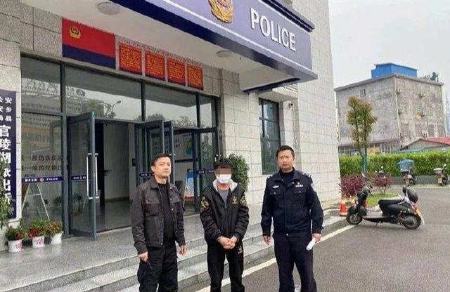 快评｜家长群内盗抢红包被刑拘，自毁形象又犯法