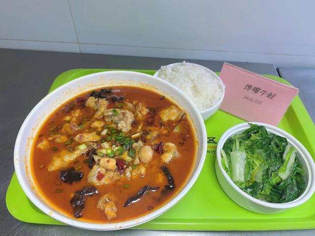 上海人在家门口的，上海打造的老年人社区食堂