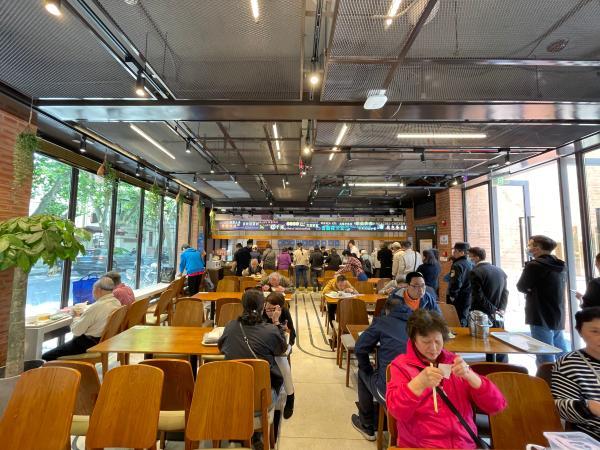 上海人在家门口的，上海打造的老年人社区食堂